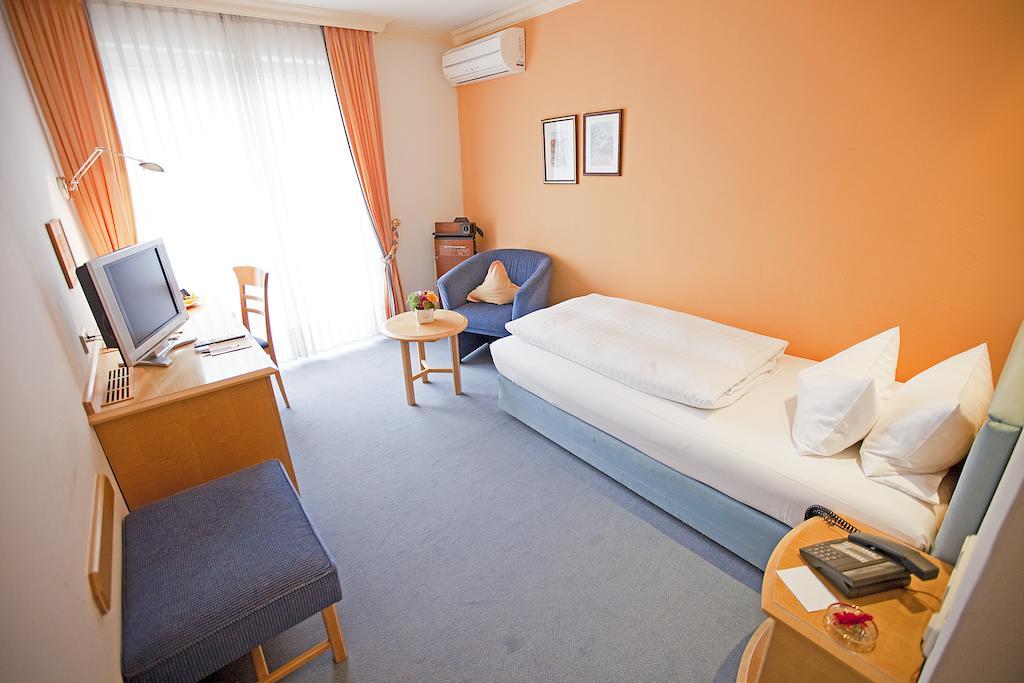 Hotel Krone Ohg Gerlingen Quarto foto