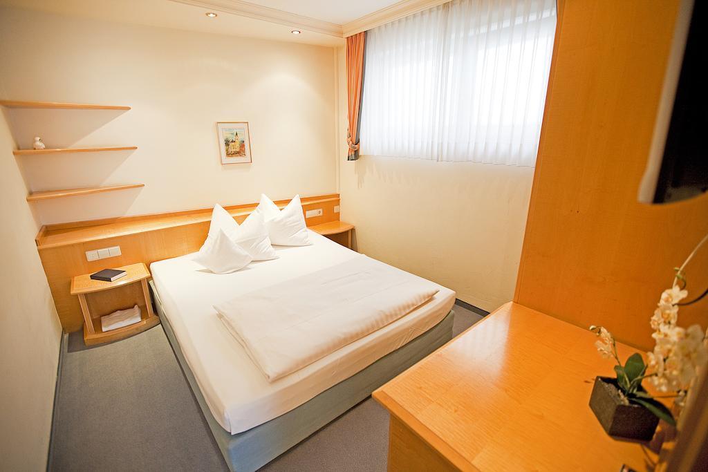 Hotel Krone Ohg Gerlingen Quarto foto